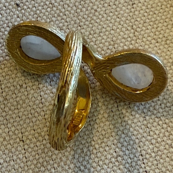 Vintage Gold Tone Bypass Ring with Moonstone Teardrop Cabochons – Size 7.25 - Picture 4 of 6